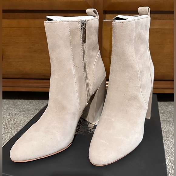 NEW VINCE CAMUTO ENVERNA BOOTIE - Picture 2 of 6